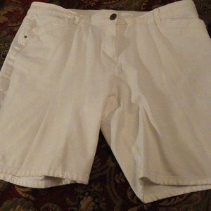 Chicos size 2.5 white shorts